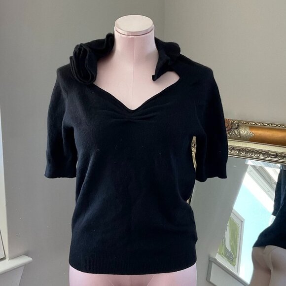 Magaschoni Pullover Ruffle V-Neck Cashmere Sweater Short Sleeve Sz M Black - Picture 1 of 2